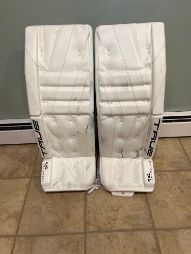 32" 2023 True Catalyst 7X3 Goalie Leg Pads (Used)