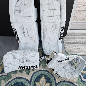 33 +2 2023 Vaughn V10 Pro Carbon Regular Goalie Full Set (Used)