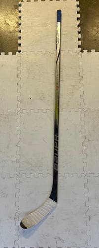 Senior Bauer Vapor Hyperlite 2 Right Handed Hockey Stick P28 65 Flex (Used)