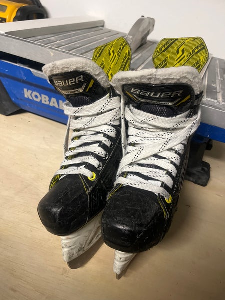 2018 Bauer Supreme 2S Hockey Skates Regular Width Size 3.5 (Used)