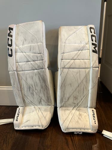 33" CCM EFlex 6.9 Goalie Leg Pads (Used)