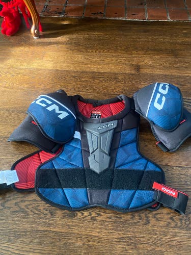 Men's Medium Youth CCM Next Shoulder Pads (Used)