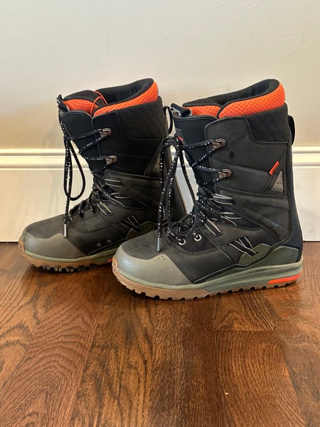 Men's Size M 11.0 (W 12.0) Vans Sequal Snowboard Boots Stiff Flex (Used)