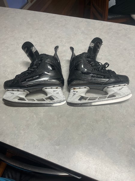 Bauer Matrix Hockey Skates Size 5 (Used)