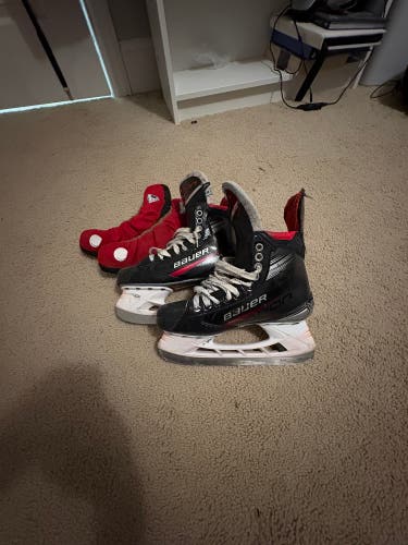2023 Bauer Vapor X4 Hockey Skates Regular Width 6 (Used)
