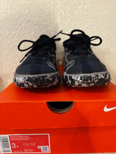 Black Kid's 3Y (Big Kids / Youth) Youth Nike Future Field Low Top Turf Cleats (Used)