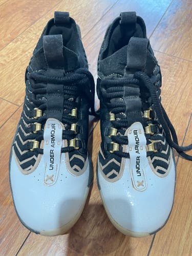 Black Kid's 6.5Y (Big Kids / Youth) Youth Under Armour Yard low Molded Cleats (Used)