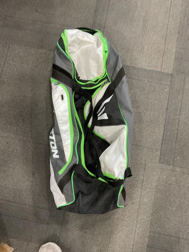 Used Easton WHEELED BAG BB/SB Player Wheeled Bag White 11614-S000224455