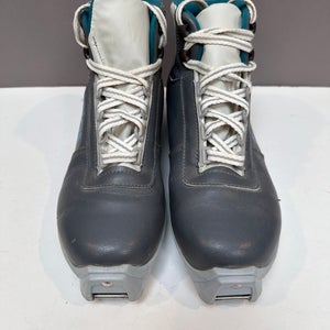 Size 8.5 Cross Country Ski Boots (Used)
