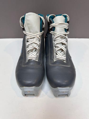 Size 8.5 Cross Country Ski Boots (Used)