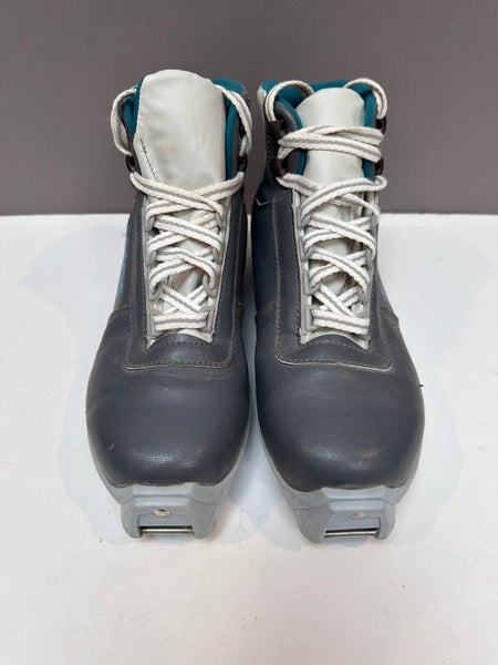Size 8.5 Cross Country Ski Boots (Used)
