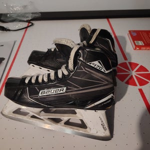 Bauer Hockey Goalie Skates 8.5 (Used)