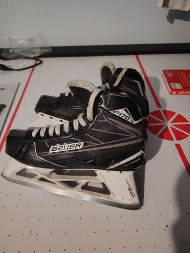 Bauer Hockey Goalie Skates 9.5 (Used)