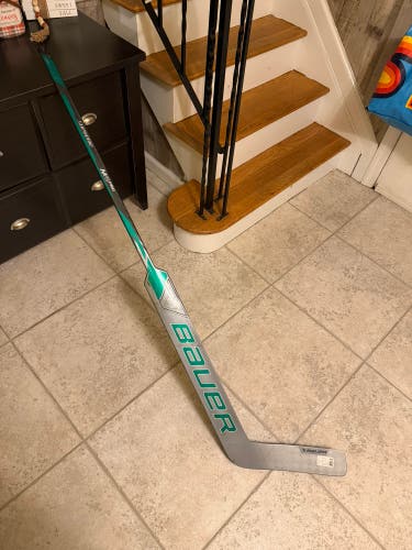 Senior Bauer M5 Pro Regular Goalie Stick