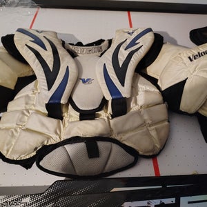 XL Vaughn Velocity V5 Goalie Chest Protector (Used)