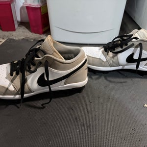 White Men's Size M 10.0 (W 11.0) Adult Air Jordan Low Top Molded Cleats (Used)