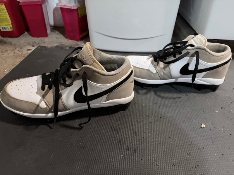 White Men's Size M 10.0 (W 11.0) Adult Air Jordan Low Top Molded Cleats (Used)