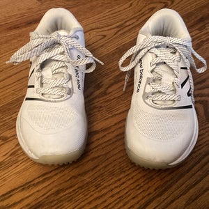 White Kids 4Y (Big Kids / Youth) Youth New Balance Freeze 4.0 Low Top Turf Cleats (Used)