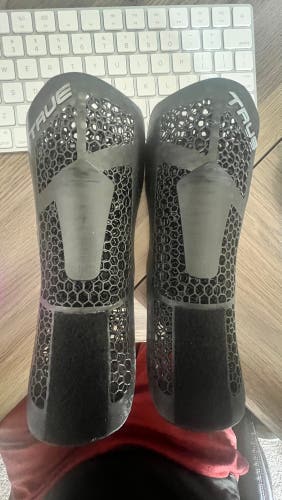 True 3D Tongues Player Hockey Skates