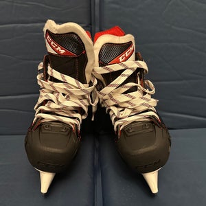 CCM JetSpeed XTra Hockey Skates Regular Width Size 2 (New)