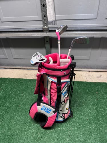 HELLO KITTY Youth 3 Golf Club Set. 4H, 7 Iron, Putter JR Size 3-5 Yrs
