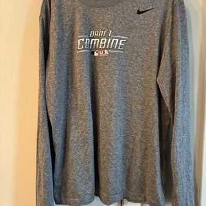 Gray Large Men's Nike Shirt (New)