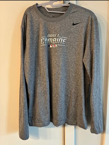 Gray Large Men's Nike Shirt (New)