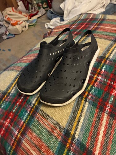 Black Men's Adult Sandals (Used)