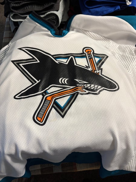 White Large/Extra Large Boys CCM Jersey (Used)