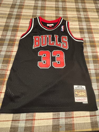 Black Large Boys Mitchell & Ness Jersey (Used)