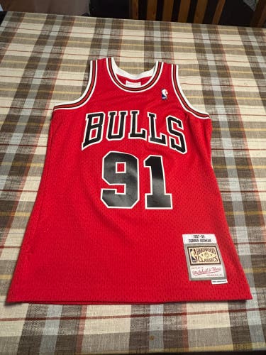 Red Small Men's Mitchell & Ness Jersey (Used)