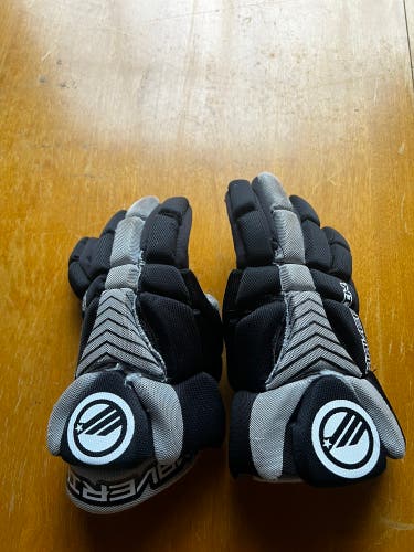 Maverik Charger Gloved used