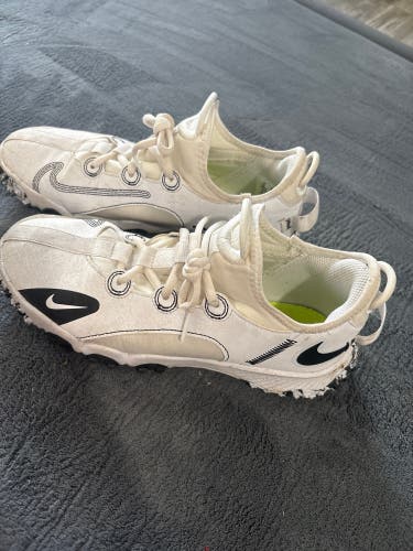Kid's 7Y (Big Kids / Youth) Nike Turf Cleats (Used)