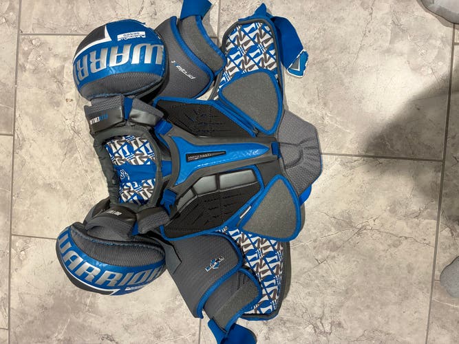 Men's Medium Senior Warrior Shoulder Pads Pro Stock (New)