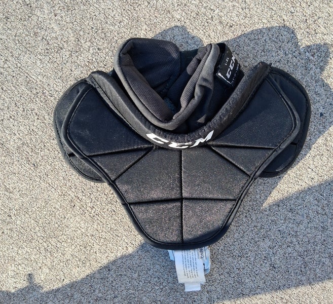 CCM TCG900 L/XL goalie hockey neck guard (Used)