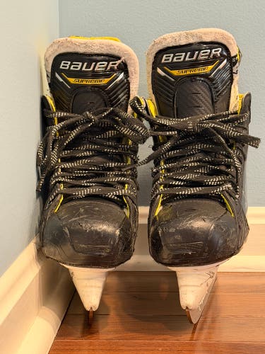 2022 Bauer Supreme M4 Hockey Skates Size 4.5 (Used)