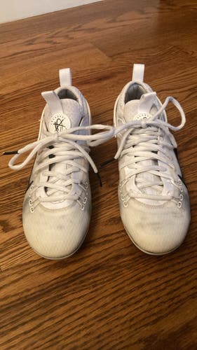 White Kids 6Y (Big Kids / Youth) Youth Nike Huarache 9 Elite Low Low Top (Used)