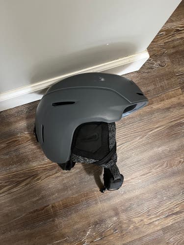 Medium Giro NEO MIPS Helmet (Used) FIS Legal