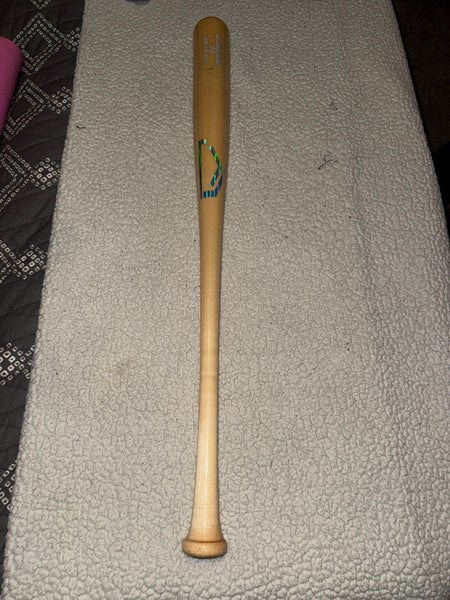 Louisville Slugger Pro Prime Maple Wood Bat (-3) 29.5 oz 32.5" (Used)