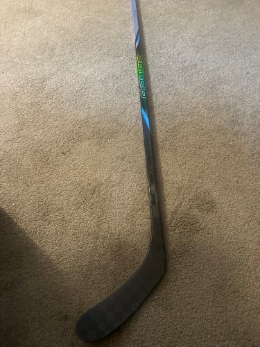 Senior Bauer Nexus Tracer Right Handed Hockey Stick P28 77 Flex (New)