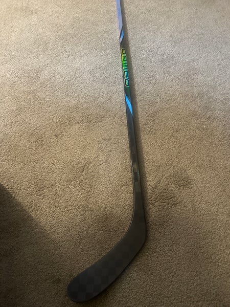 Senior Bauer Nexus Tracer Right Handed Hockey Stick P28 77 Flex (New)
