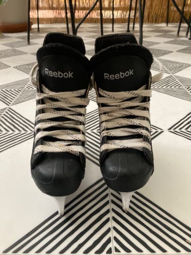 Youth Reebok FitLite Hockey Skates Regular Width 11 (Used)