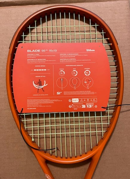 2025 Blade 98 (16x19) V9 Roland-Garros Tennis Racquet