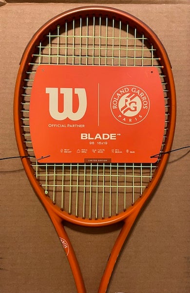 Wilson Blade 98 V9 (16x19) Roland-Garros tennis racquet - strung