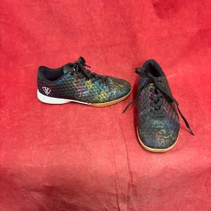 Indoor soccer cleats: Unisex 4.5Y (Big Kids / Youth) Cleats (Used)