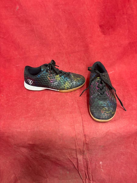Indoor soccer cleats: Unisex 4.5Y (Big Kids / Youth) Cleats (Used)