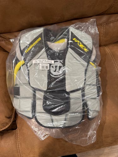 Large/Extra Large 2024 Warrior Ritual X3E Goalie Chest Protector (New)