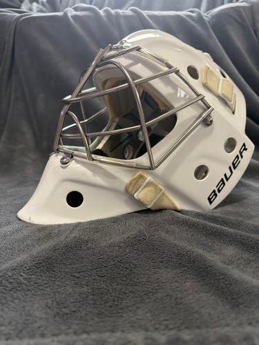 Senior Small 2023 Bauer 940 Goalie Mask (Used)