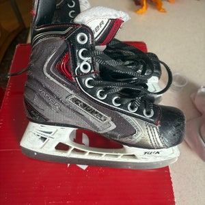2009 Bauer Vapor X60 Hockey Skates Regular Width 13.5 (Used)
