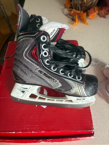 2009 Bauer Vapor X60 Hockey Skates Regular Width 13.5 (Used)